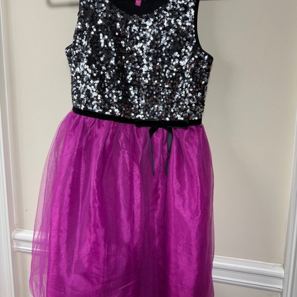 Big Girl’s Dress, Size 16 - Picture 4 of 4